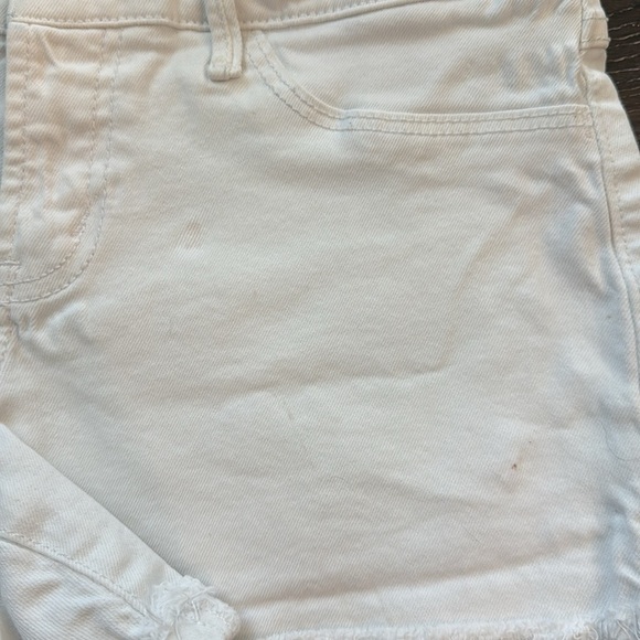 White Denim Abercrombie and Fitch Shorts. Women’s size 4. Good used condition. - Picture 4 of 5